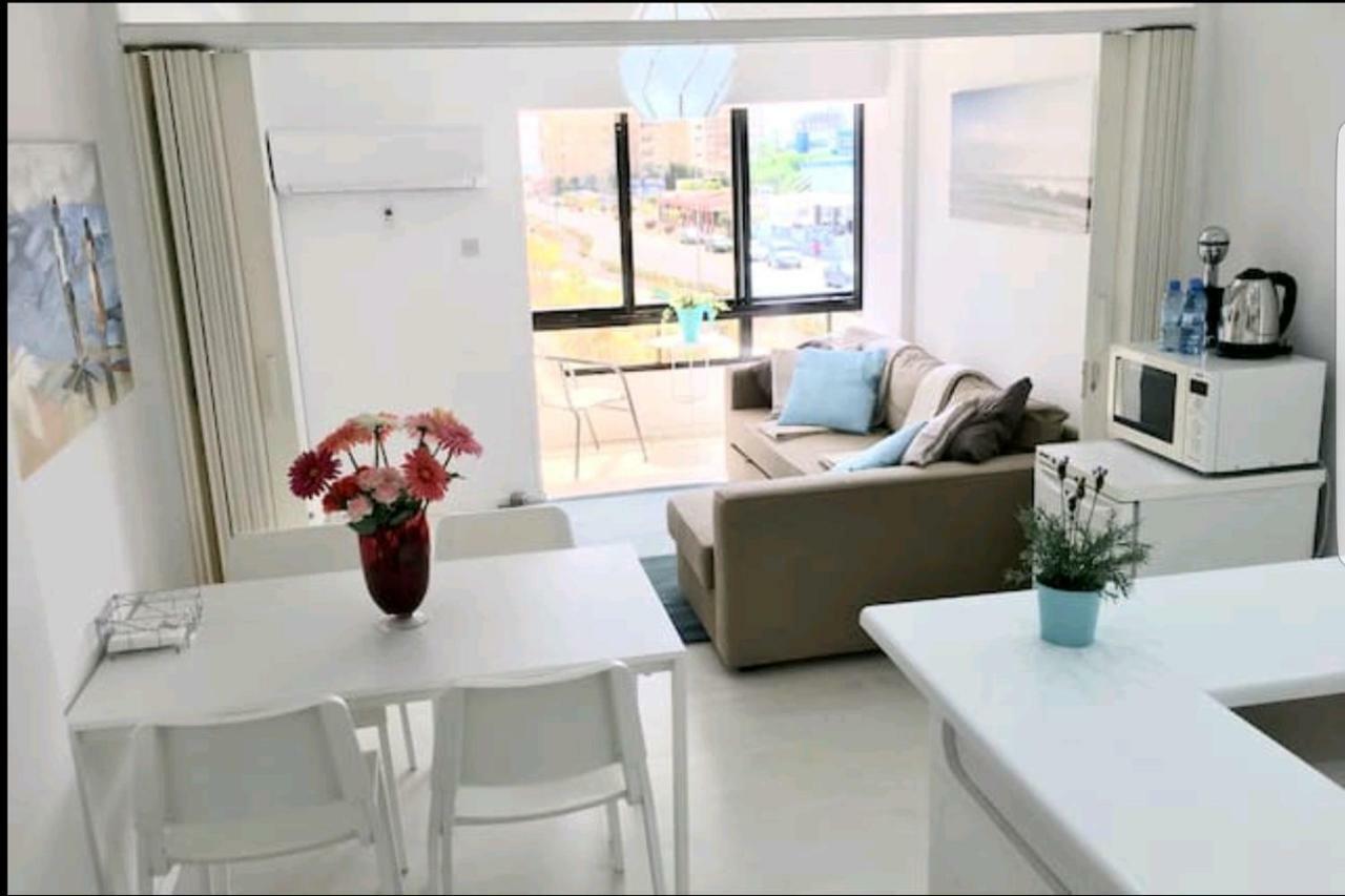 Bettys 1Br Seafront Apt Lárnaka Eksteriør bilde