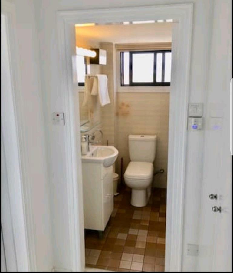 Bettys 1Br Seafront Apt Lárnaka Eksteriør bilde