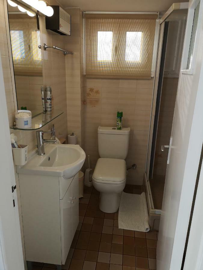 Bettys 1Br Seafront Apt Lárnaka Eksteriør bilde