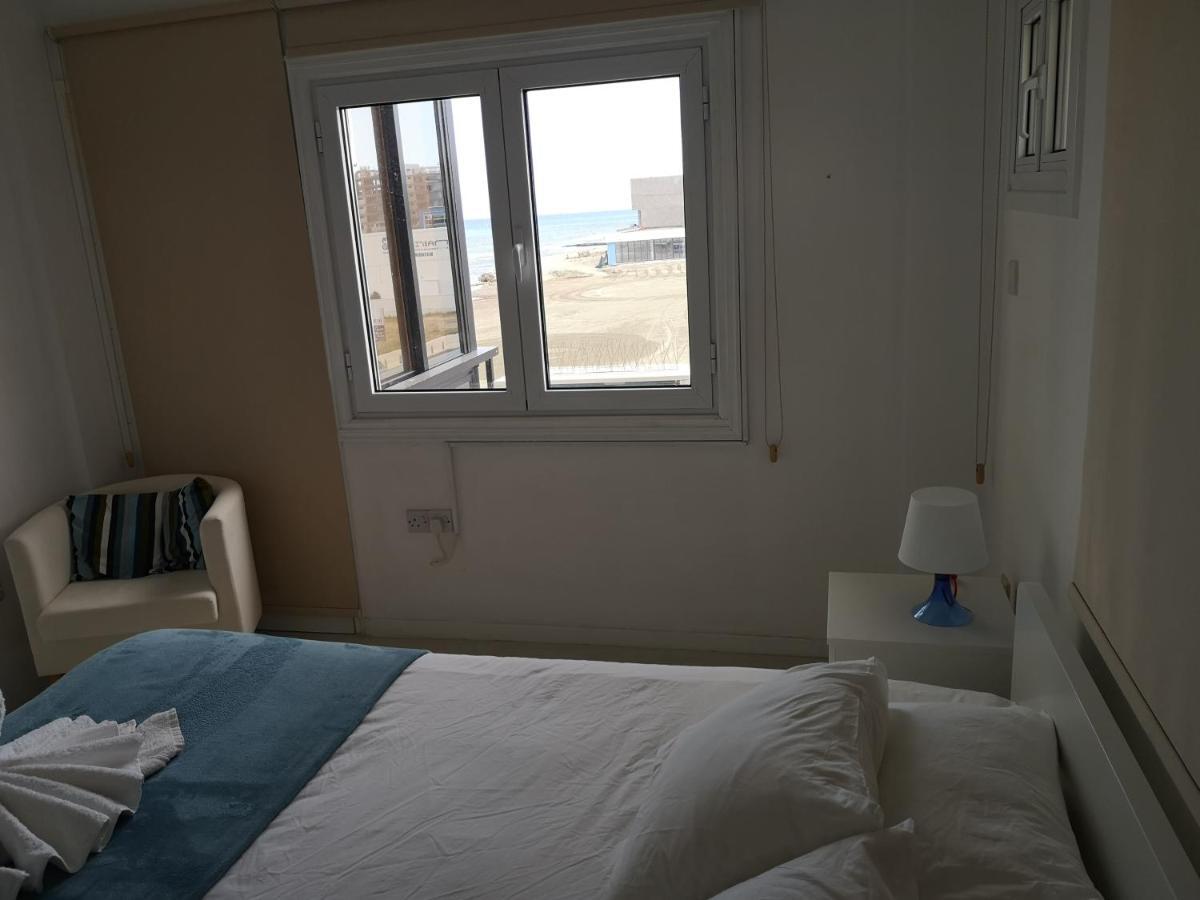 Bettys 1Br Seafront Apt Lárnaka Eksteriør bilde